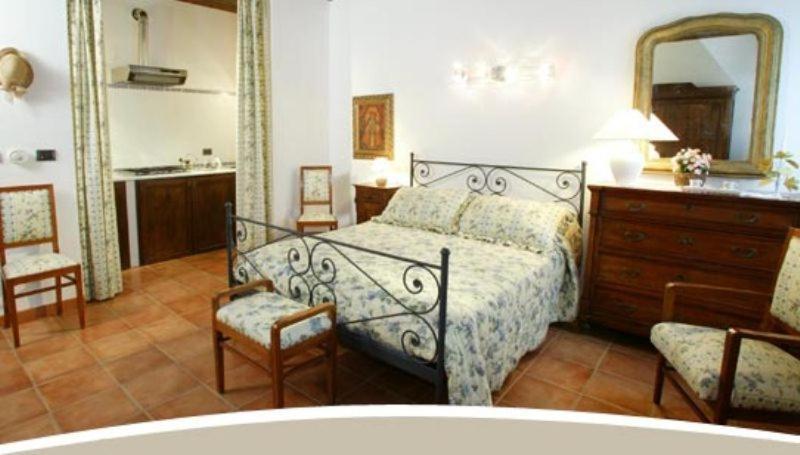 La Maragliana Aparthotel Castel Rocchero Eksteriør bilde