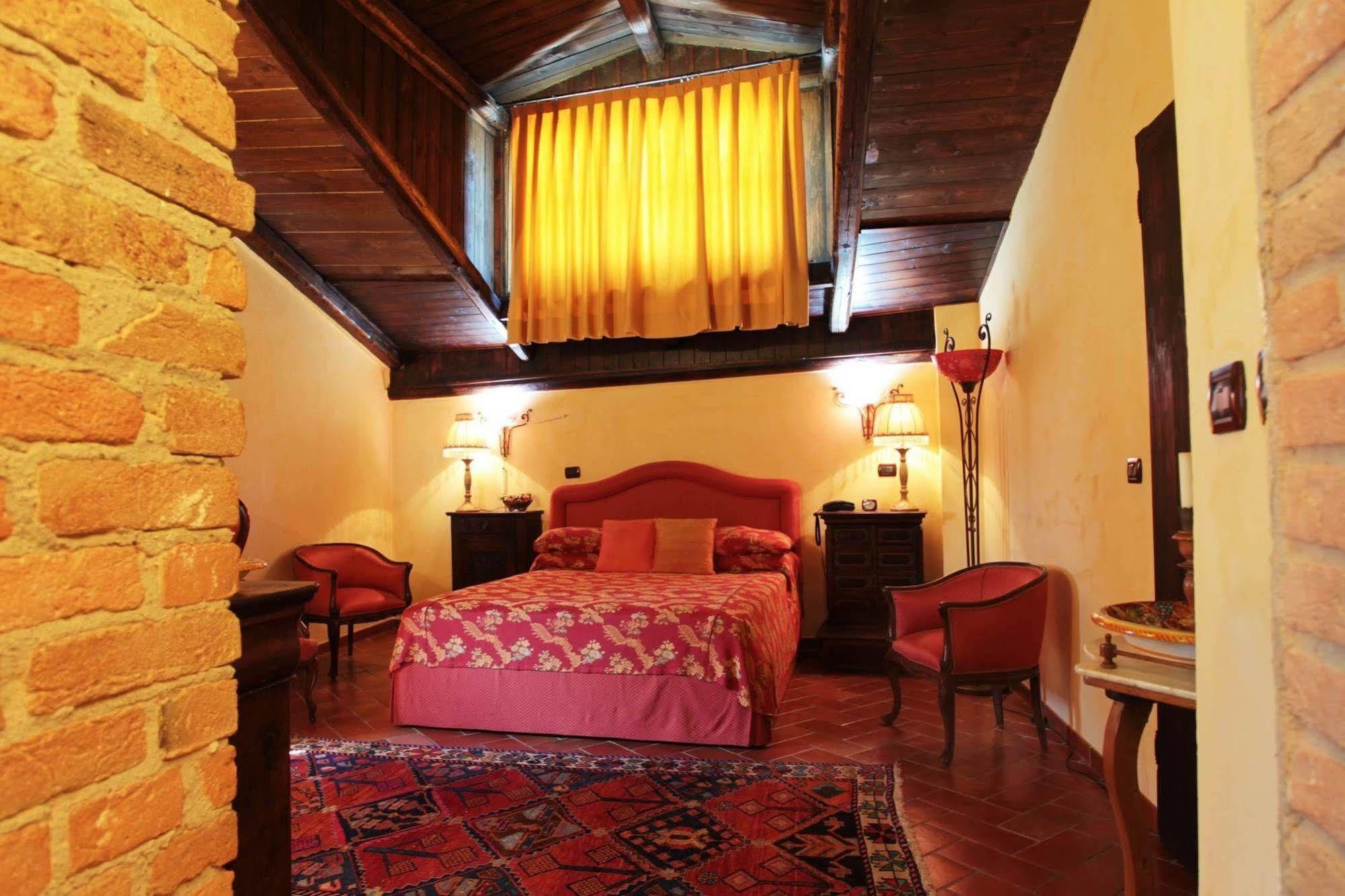 La Maragliana Aparthotel Castel Rocchero Eksteriør bilde