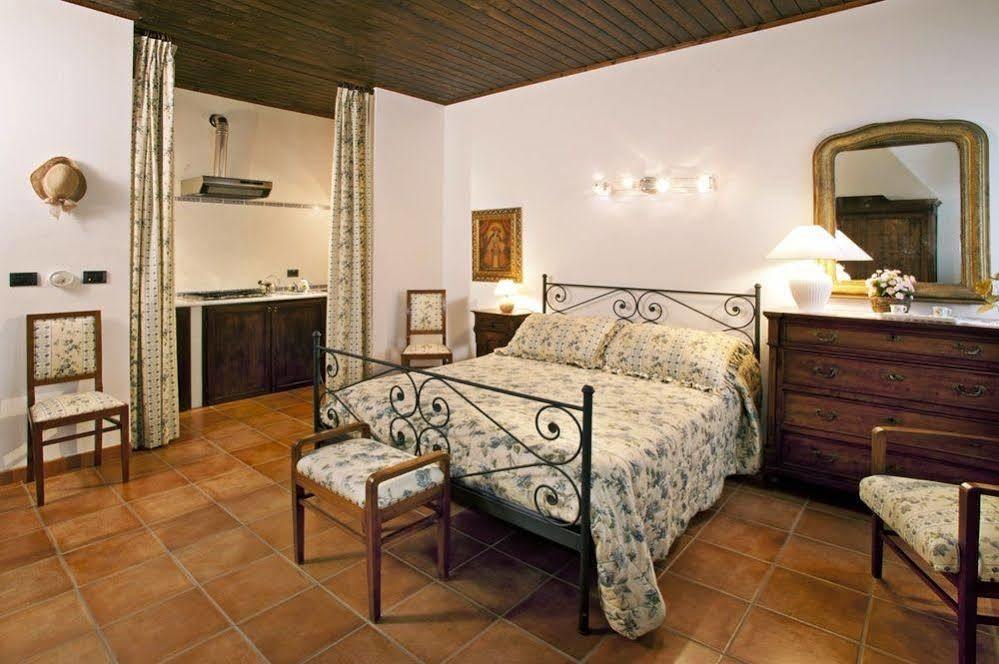 La Maragliana Aparthotel Castel Rocchero Eksteriør bilde